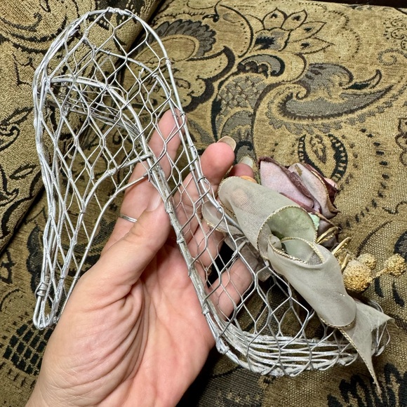 Chicken Wire Shoe with Roses - Picture 10 of 12